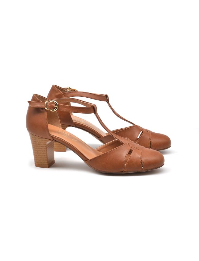 Women’s t-bar pointed pumps