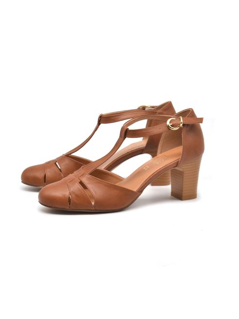 Women’s t-bar pointed pumps